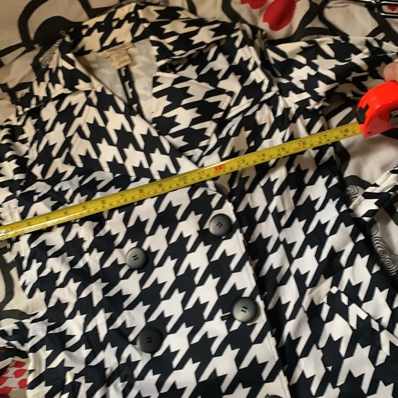 Vertigo Houndstooth Trench Coat - Picture 3 of 7